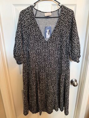 Universal Thread Black and White Floral V-Neck Midi Dress